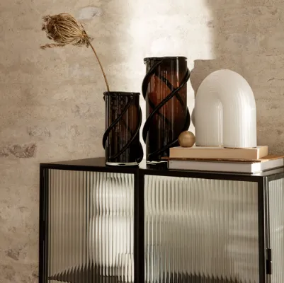 White immagine 1